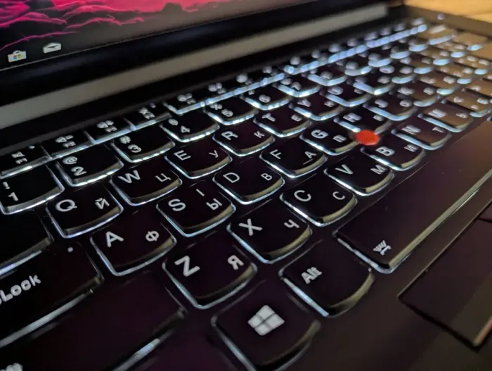 Мобільна робоча станція Lenovo ThinkPad P1 Gen 2 / 15,6" (1920x1080) IPS / Intel Core i7-9750H (6 (12) ядер по 2,6 - 4,5 ГГц) / 32 ГБ DDR4 / 1000 ГБ SSD / nVidia Quadro T1000, 4 ГБ GDDR6, 128-біт / WebCam / Fingerprint / Windows 10 б/в - зображення 6