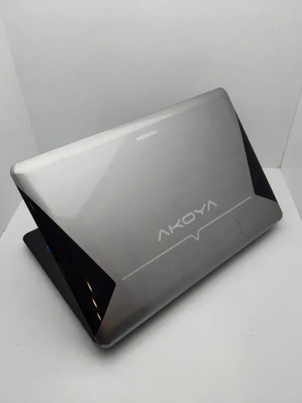 Ноутбук Medion Akoya E7216 / 17.3" (1600x900) TN / Intel Core i3-380M (2 (4) ядра по 2.53 GHz) / 6 GB DDR3 / 500 GB HDD / Intel HD Graphics / WebCam / АКБ не тримає б/в - зображення 8