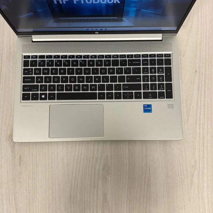 Ультрабук Б-клас HP ProBook 450 G8 / 15.6" (1920x1080) IPS / Intel Core i5-1135G7 (4 (8) ядра по 2.4 - 4.2 GHz) / 8 GB DDR4 / 256 GB SSD NVMe / Intel Iris Xe Graphics / WebCam б/в - зображення 7