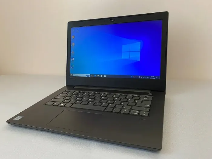 Ноутбук Б-клас Lenovo V330-14IKB 81B0 / 14" (1920x1080) TN / Intel Core i5-8250U (4 (8) ядра по 1.6 - 3.4 GHz) / 8 GB DDR4 / 256 GB SSD / Intel UHD Graphics 620 / WebCam б/в - зображення 2