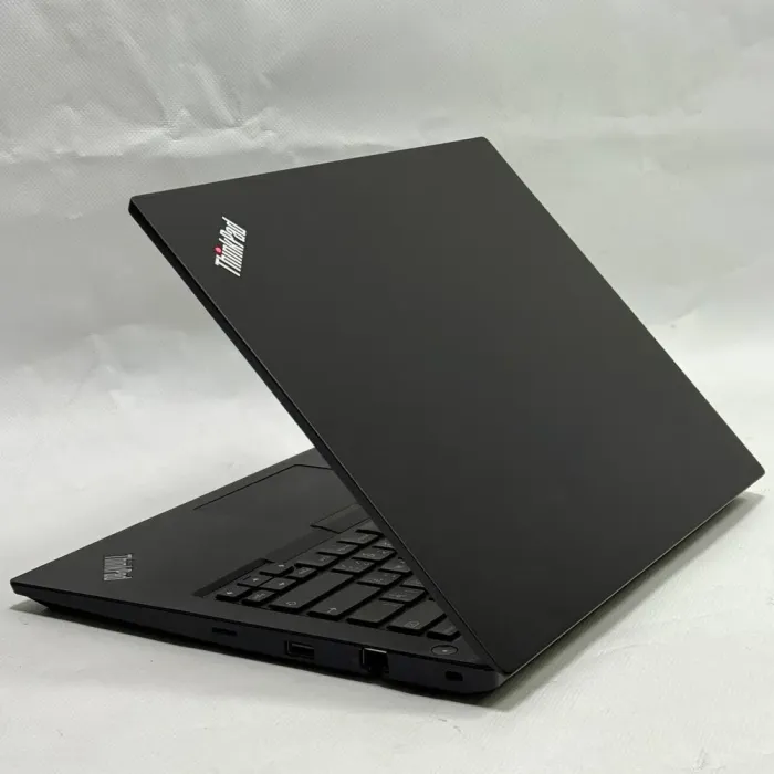 Ноутбук Lenovo ThinkPad E495 / 14" (1920x1080) IPS / AMD Ryzen 7 3700U (4 (8) ядра по 2.3 - 4.0 GHz) / 32 GB DDR4 / 512 GB SSD M.2 / AMD Radeon RX Vega 10 Graphics / WebCam / Windows 10 Pro б/в - зображення 6