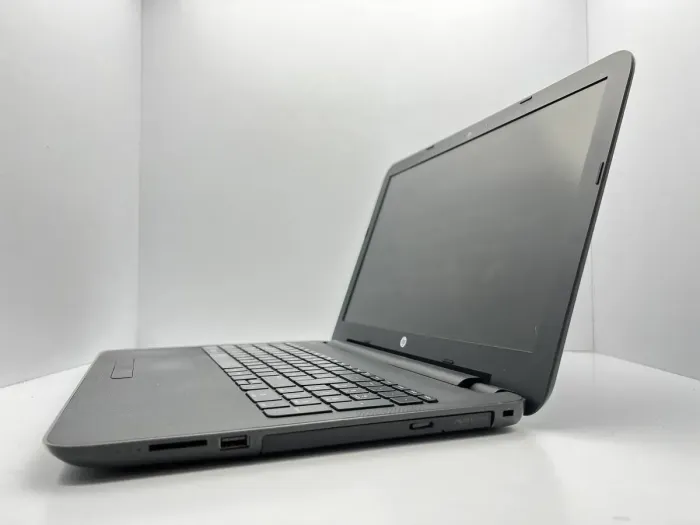 Ноутбук HP 250 G4 / 15.6" (1366x768) TN / AMD E1-6015 (2 ядра по 1.4 GHz) / 4 GB DDR3 / 240 GB SSD / AMD Radeon R2 Graphics / WebCam б/в - зображення 4