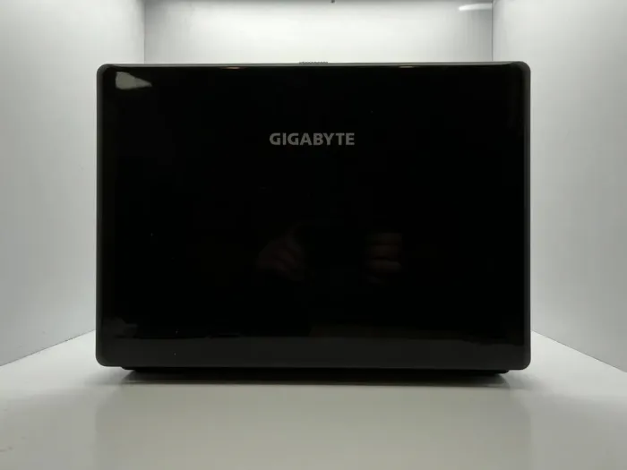 Ноутбук GIGABYTE E1500 / 15.6" (1366x768) TN / Intel Pentium T4400 (2 ядра по 2.2 GHz) / 4 GB DDR2 / 320 GB HDD / Intel GMA Graphics 4500M / Акб не тримає б/в - зображення 5