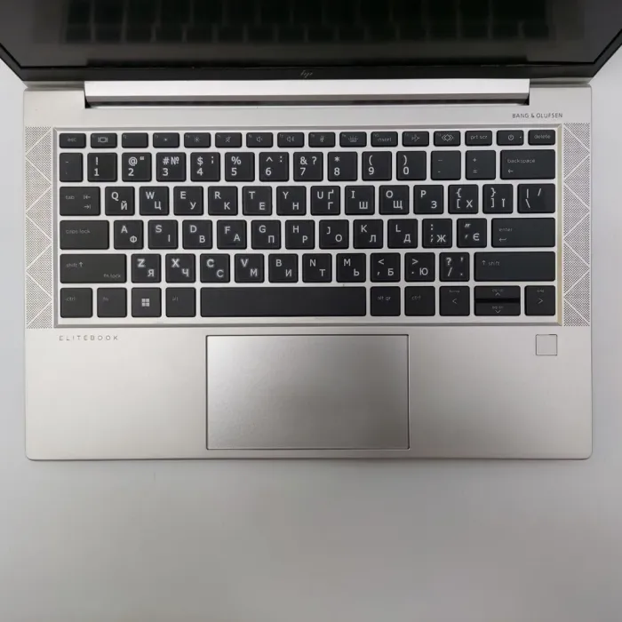 Ультрабук HP EliteBook 835 G8 / 14" (1920x1080) IPS / AMD Ryzen 3 Pro 5450U (4 (8) ядер по 2.6 - 4.0 GHz) / 16 GB DDR4 / 256 GB SSD / AMD Radeon Vega Graphics / WebCam / Win 11 Pro б/в - зображення 3