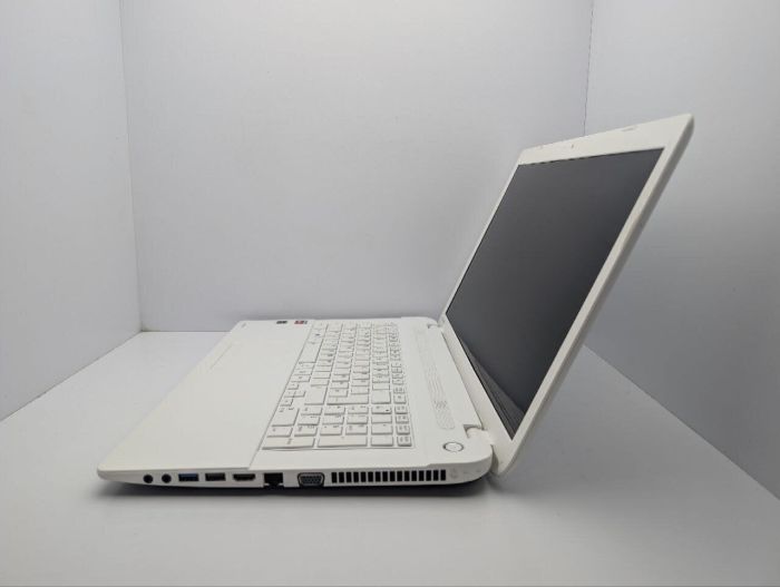 Ноутбук Toshiba Satellite C70D / 17.3" (1600x900) TN / AMD A6-6310 (4 ядра по 2.4 GHz) / 8 GB DDR3 / 500 GB HDD / AMD Radeon R4 Graphics / WebCam / DVD-ROM б/в - зображення 5