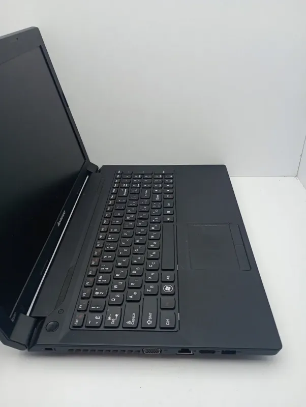 Ноутбук Lenovo B590 / 15.6" (1366x768) TN / Intel Pentium B960 (2 ядра по 2.2 GHz) / 6 GB DDR3 / 320 GB HDD / Intel HD Graphics / WebCam б/в - зображення 3