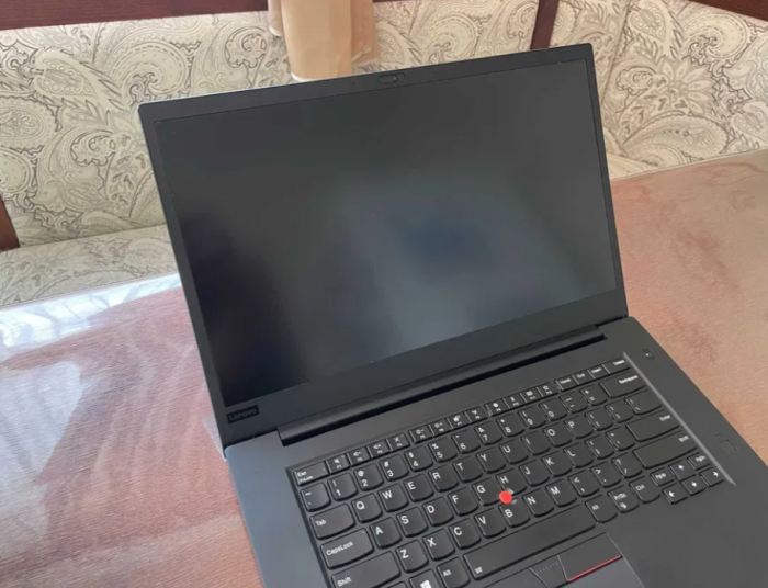 Робоча стенд Lenovo ThinkPad P1 / 15.6" (3840x2160) UHD 4K IPS Touch / Intel Core i7-8850H (6 (12) ядер по 2.6 - 4.3 GHz) / 16 GB DDR4 / 256 GB SSD / nVidia Quadro P1000 4 GB / WebCam б/в - зображення 6