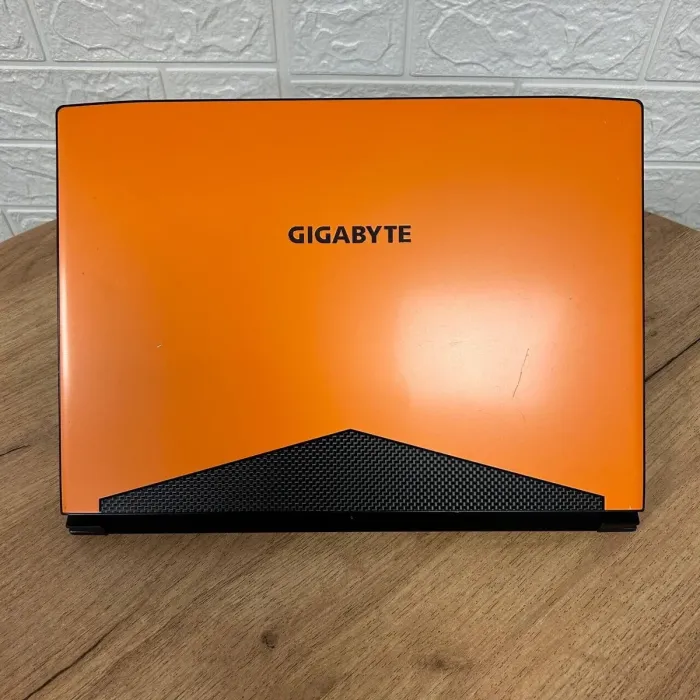Ігровий ультрабук Б-клас Gigabyte Aero 14 / 14" (2560x1440) IPS / Intel Core i7-7700HQ (4 (8) ядра по 2.8 - 3.8 GHz) / 16 GB DDR4 / 512 GB SSD / nVidia GeForce GTX 1060, 6 GB GDDR5, 192-bit / WebCam б/в - зображення 3