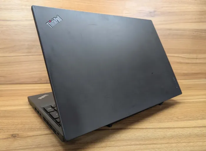 Ноутбук Lenovo ThinkPad T560 / 15.6" (1366x768) TN / Intel Core i5-6300U (2 (4) ядра по 2.4 - 3.0 GHz) / 8 GB DDR3 / 240 GB SSD / Intel HD Graphics 520 / WebCam / Windows 10 б/в - зображення 6