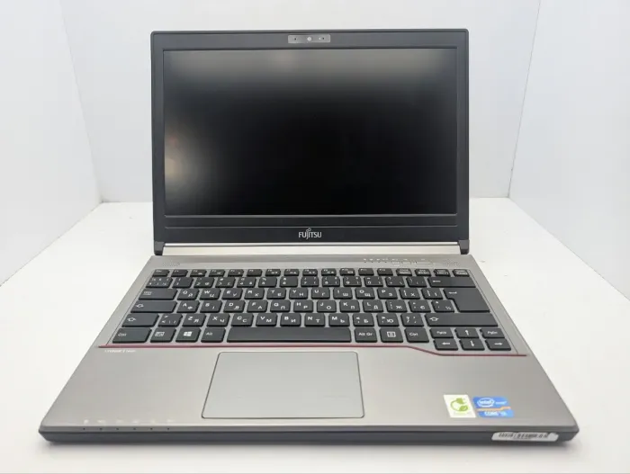Ноутбук Futjitsu LifeBook E733 / 13.3" (1366x768) TN / Intel Core i3-3110M (2 (4) ядра по 2.4 GHz) / 8 GB DDR3 / 120 GB SSD / Intel HD Graphics 4000 / WebCam б/в - изображение 3