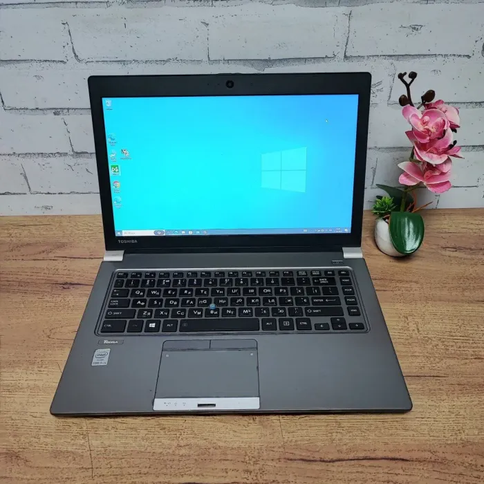 Ноутбук Toshiba Tecra Z40-A / 14" (1600x900) TN / Intel Core i5-4300U (2 (4) ядра по 1.9 - 2.9 GHz) / 8 GB DDR3 / 256 GB SSD / Intel HD Graphics 4400 / WebCam / HDMI б/в - зображення 2