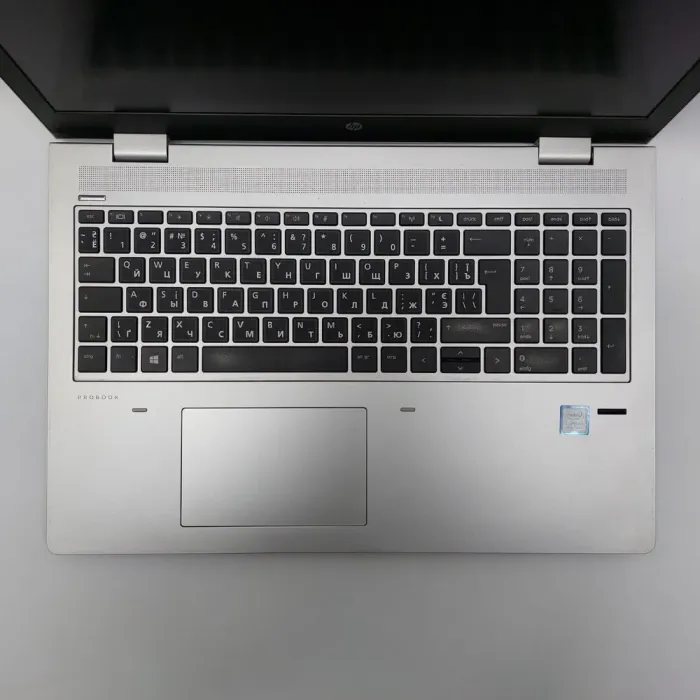 Ноутбук HP ProBook 650 G4 / 15.6" (1920x1080) IPS / Intel Core i5-8250U (4 (8) ядра по 1.6 - 3.4 GHz) / 16 GB DDR4 / 256 GB SSD / Intel HD Graphics 620 / WebCam б/в - зображення 3