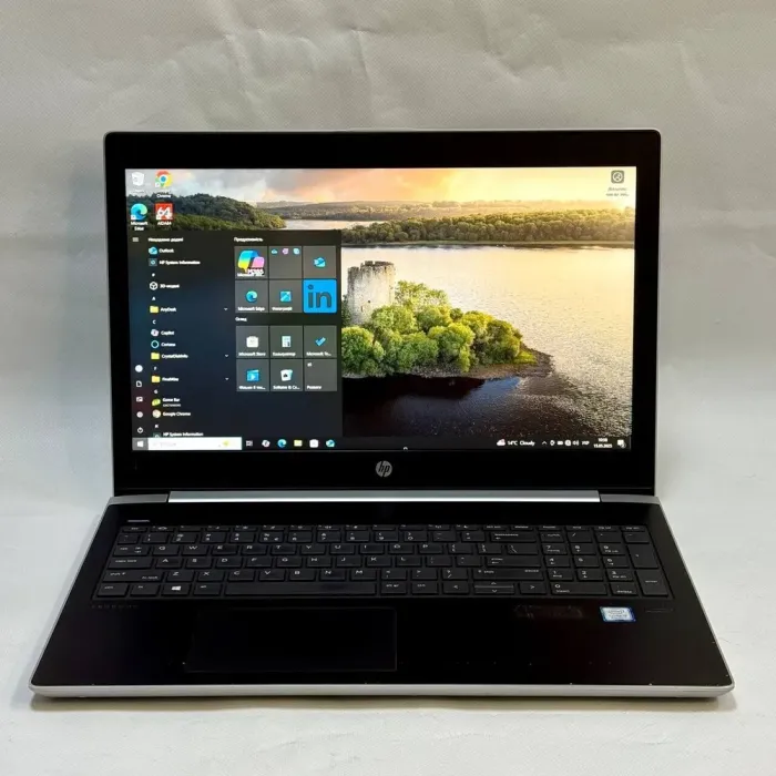 Ноутбук Б-клас HP ProBook 450 G5 / 15.6" (1920x1080) IPS / Intel Core i5-8250U (4 (8) ядра по 1.6 - 3.4 GHz) / 8 GB DDR4 / 256 GB SSD M.2 / Intel UHD Graphics 620 / WebCam / LTE / Windows 10 Pro б/в - зображення 2