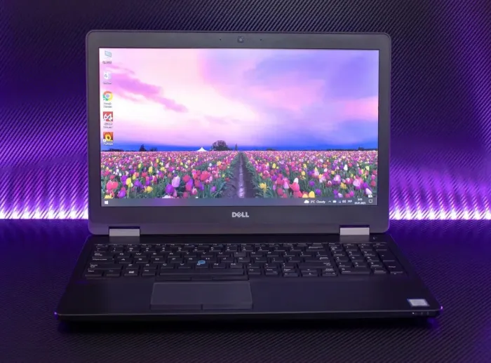 Ноутбук Б-клас Dell Latitude E5570 / 15.6" TN / Core i5-6300U (2(4) ядра по 2.4-3GHz) / 4GB DDR4 / 256GB SSD / HD Graphics 520 / WebCam / HDMI б/в - зображення 2