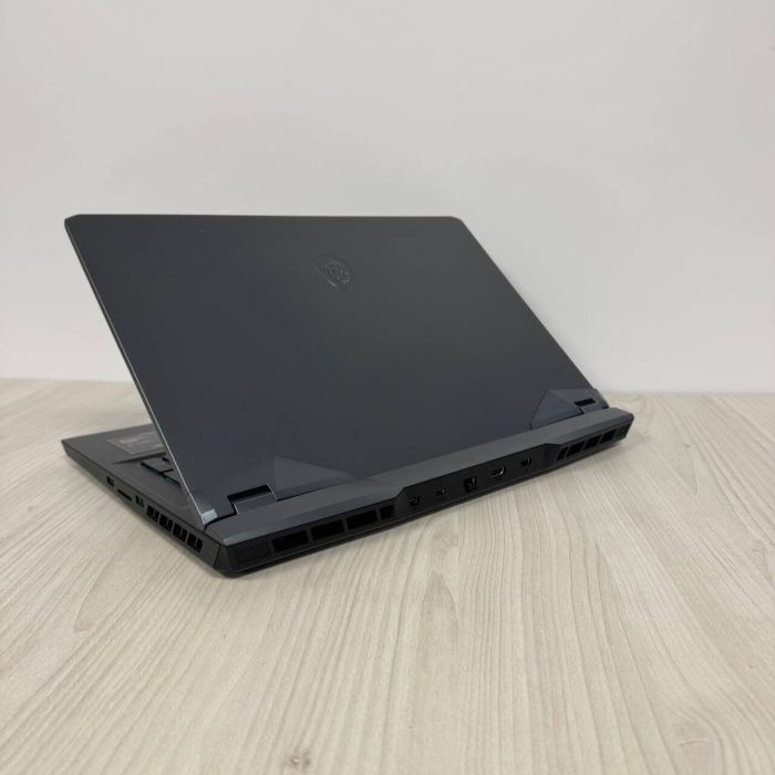 Ігровий ноутбук MSI GE76 Raider 10UG / 17.3" (1920x1080) IPS / Intel Core i7-10870H (8 (16) ядер по 2.2 - 5.0 GHz) / 32 GB DDR4 / 1000 GB SSD NVMe / nVidia GeForce RTX 3070, 8 GB GDDR6, 256-bit / WebCam б/в - зображення 6