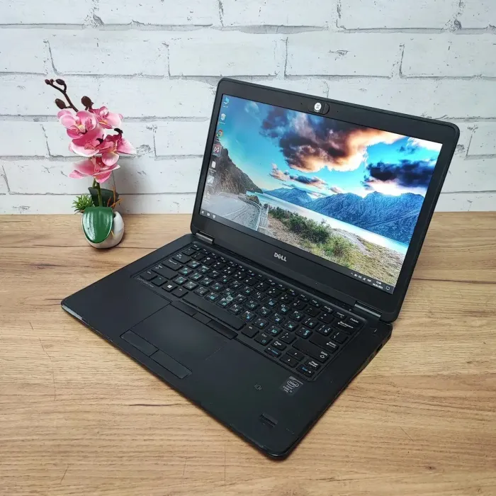 Ноутбук Б-клас Dell Latitude E7450 / 14" (1366x768) TN / Intel Core i5-5300U (2 (4) ядра по 2.3 - 2.9 GHz) / 8 GB DDR3 / 256 GB SSD / Intel HD Graphics 5500 / WebCam б/в - зображення 4