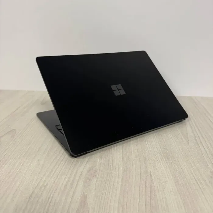 Ультрабук Б-клас Microsoft Surface Laptop 4 / 13.5" (2256x1504) IPS Touch / AMD Ryzen 5 4680U (6 (12) ядер по 2.2 - 4.0 GHz) / 16 GB DDR4 / 256 GB SSD NVMe / AMD Radeon RX Vega 7 Graphics / WebCam б/в - зображення 6