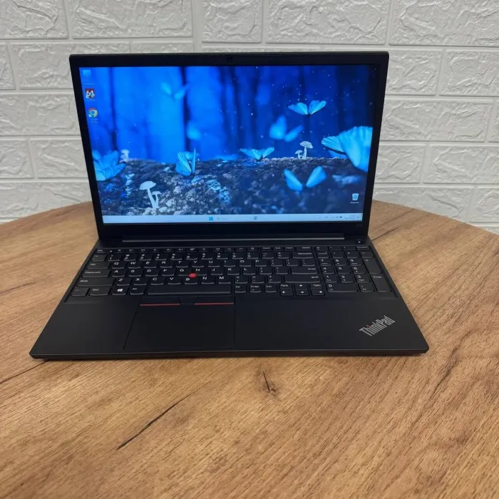 Ультрабук Б-клас Lenovo ThinkPad E15 Gen 2 / 15.6" (1920x1080) TN / Intel Core i5-1135G7 (4 (8) ядра по 2.4 - 4.2 GHz) / 8 GB DDR4 / 256 GB SSD / Intel Iris Xe Graphics / WebCam б/в - зображення 2