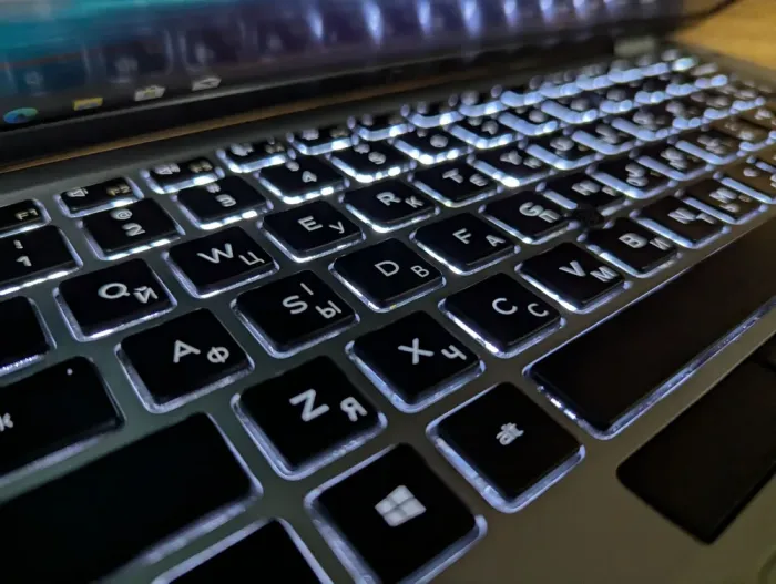 Ультрабук Dell Latitude 5410 / 14" (1920x1080) IPS / Intel Core i5-10310U (4 (8) ядра по 1.7 - 4.4 GHz) / 8 GB DDR4 / 256 GB SSD / Intel UHD Graphics / WebCam / HDMI / Windows 10 б/в - зображення 6