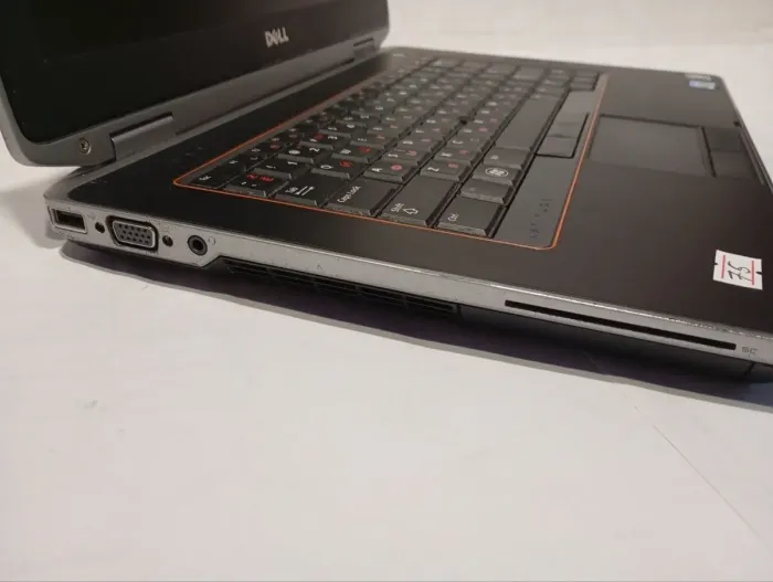 Ноутбук Б-клас Dell Latitude E6420 / 14" (1366x768) TN / Intel Core i5-2520M (2 (4) ядер по 2.5 - 3.2 GHz) / 8 GB DDR3 / 500 GB HDD / Intel HD Graphics 3000 / WebCam / DVD-RW / АКБ не держит б/в - зображення 4