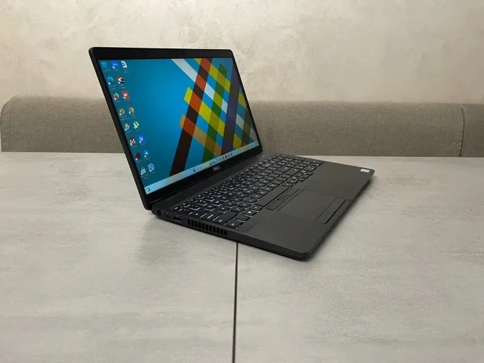 Ноутбук Б-клас Dell Latitude 5500 / 15.6" (1920x1080) IPS / Intel Core i5-8265U (4 (8) ядра по 1.6 - 3.9 GHz) / 16 GB DDR4 / 256 GB SSD M.2 / Intel UHD Graphics / WebCam б/в - зображення 5
