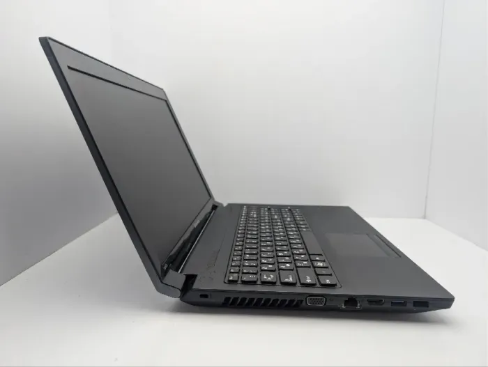 Ноутбук Lenovo IdeaPad V580c / 15,6" (1366x768) TN / Intel Pentium B960 (2 ядра по 2,2 ГГц) / 8 ГБ DDR3 / 500 ГБ HDD / nVidia GeForce 610, 1 ГБ GDDR3, 64-біт / WebCam / DVD-ROM / АКБ не тримає б/в - зображення 4