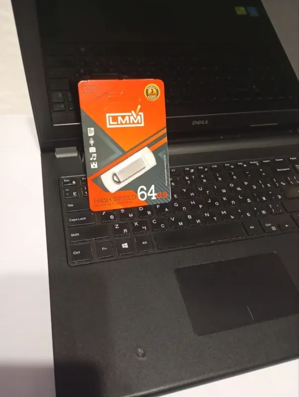 Ноутбук Б-клас Dell Inspiron 3542 / 15.6" (1366x768) TN / Intel Core i3-4005U (2 (4) ядра по 1.7) / 8 GB DDR3 / 240 GB SSD / nVidia GeForce 920M, 2 GB DDR3, 64-bit / WebCam б/в - зображення 9