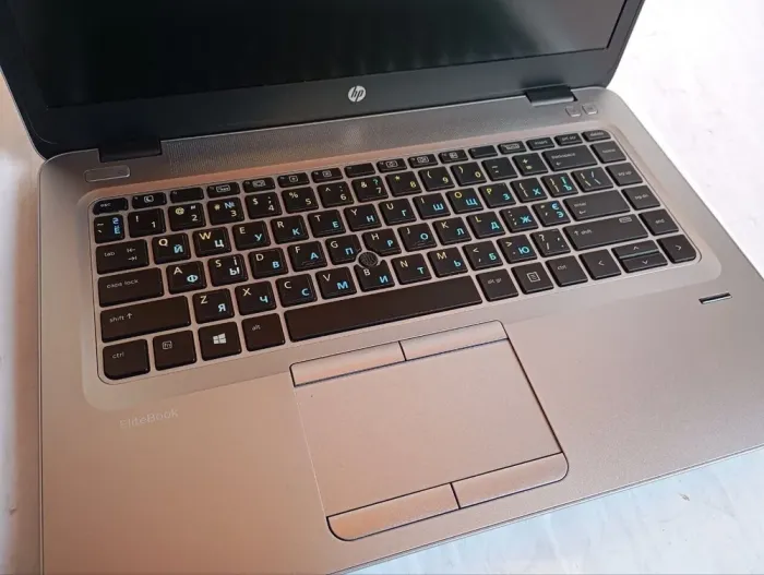Ультрабук Б-клас HP EliteBook 840 G3 / 14" (1920x1080) TN / Intel Core i5-6300U (2 (4) ядра по 2.4 - 3.0 GHz) / 8 GB DDR4 / 120 GB SSD / Intel HD Graphics 520 / WebCam / Win 10 б/в - зображення 8