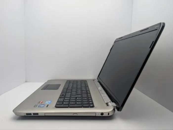 Ноутбук HP Pavilion dv7-6c30eg / 17.3" (1600x900) TN / Intel Core i7-2670QM (4 (8) ядра по 2.2 - 3.1 GHz) / 6 GB DDR3 / 1000 GB HDD / AMD Radeon HD 6770M, 1 GB GDDR5, 128-bit / WebCam / DVD-ROM б/в - зображення 5