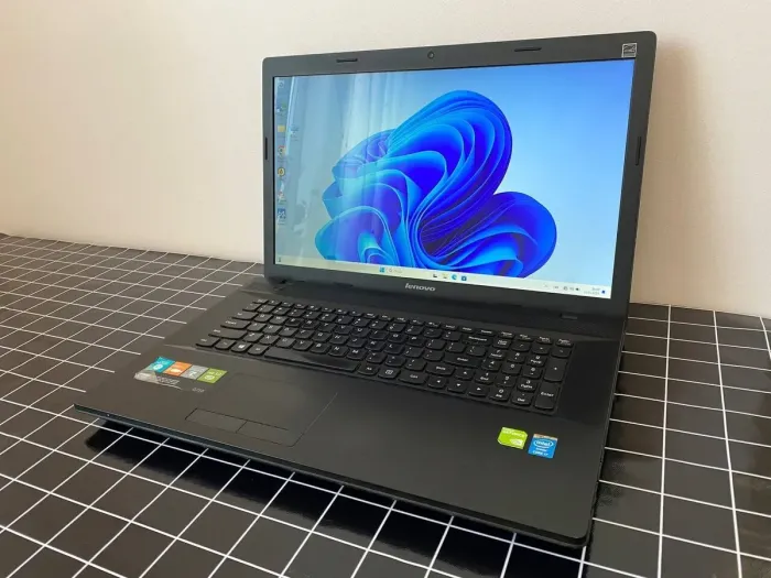 Ноутбук Б-клас Lenovo G710 / 17.3" (1600x900) TN / Intel Core i7-4702MQ (4 (8) ядра 2.2 - 3.2 GHz) / 8 GB DDR3 / 256 GB SSD / nVidia GeForce GT 720M, 2 GB DDR3, 64-bit / WebCam / DVD-RW / HDMI б/в - зображення 2