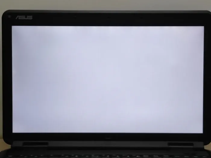 Ноутбук Asus K50C / 15.6" (1366x768) TN / Intel Celeron 220 (1 ядро по 1.2 GHz) / 4 GB DDR2 / 120 GB SSD / SIS Mirage 3 Graphics / WebCam / АКБ не тримає б/в - зображення 10