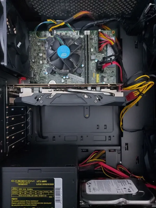 Ігровий ПК 1stPlayer F4 FireRose Tower / Intel Core i5-7400 (4 ядра по 3.0 - 3.5 GHz) / 16 GB DDR4 / 256 GB SSD + 500 GB HDD / AMD Radeon RX 580, 8 GB GDDR5, 256-bit / 600W б/в - зображення 5