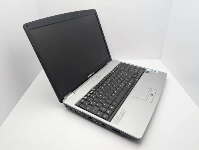 Ноутбук Medion 2180 / 15.4" (1366x768) TN / Intel Pentium T2330 (2 ядра по 1.6 GHz) / 4 GB DDR2 / 250 GB HDD / nVidia GeForce 9300M, 256 MB GDDR2, 64-bit / WebCam / DVD-ROM б/в - зображення 6