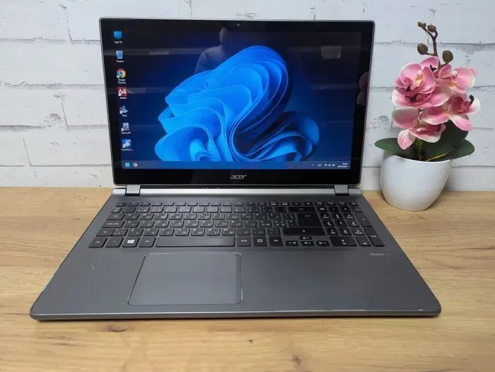 Ноутбук Б-клас Acer Aspire V5 ZRQ / 15.6" (1366x768) TN Touch / Intel Core i5-4200U (2 (4) ядра по 1.6 - 2.6 GHz) / 8 GB DDR3 / 128 GB SSD / nVidia GeForce GT 750M, 4 GB GDDR5, 128-bit / WebCam б/в - зображення 2