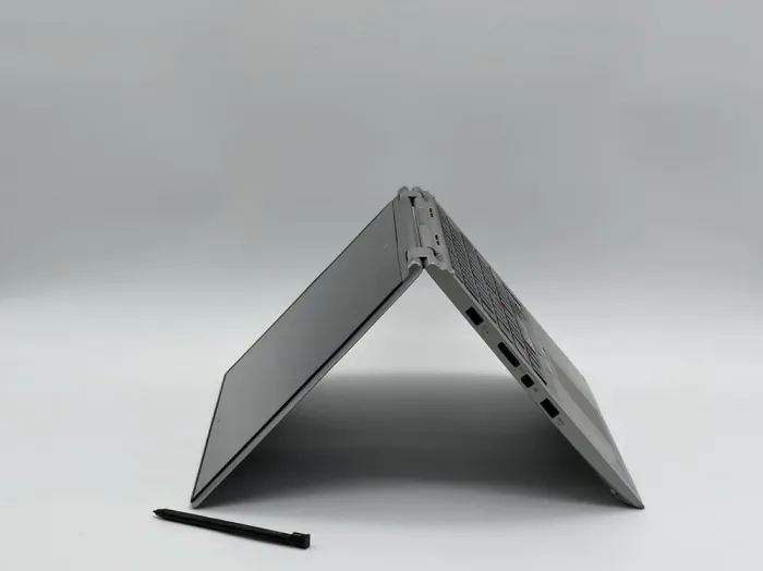 Нетбук Lenovo ThinkPad Yoga 260 / 12.5" (1366x768) TN Touch / Intel Core i5-6200U (2 (4) ядра по 2.3 - 2.8 GHz) / 8 GB DDR4 / 240 GB SSD / Intel HD Graphics 520 / WebCam б/в - зображення 5