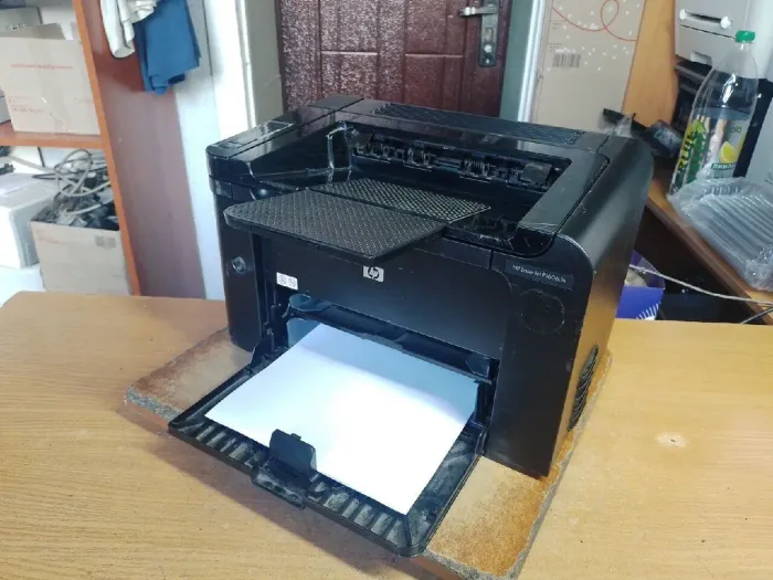 Принтер HP LaserJet Pro P1606dn / лазерний монохромний друк / 600x600 dpi / A4 / 25 стор/хв / USB 2.0, Ethernet / Дуплекс б/в - зображення 2
