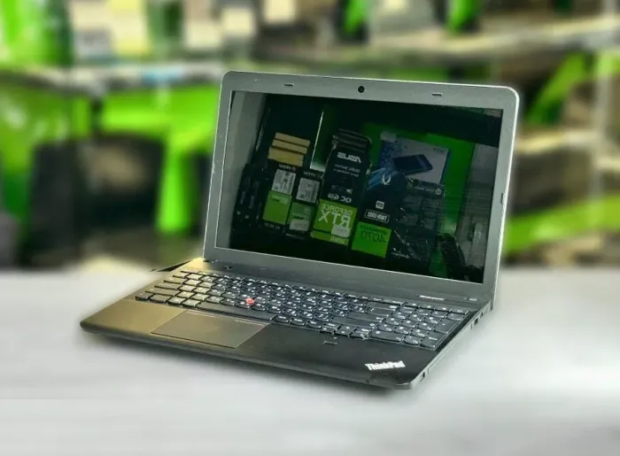 Ноутбук Б-клас Lenovo ThinkPad E531/15.6" (1366x768) TN/Intel Core i3-3110M (2(4) ядра по 2.4 GHz) / 6 GB DDR3 / 128 GB SSD / nVidia GeForce GT 740M, 2 GB GDDR3, 64-bit / WebCam / Win 10 Pro / Батарея не тримає б/в - зображення 3