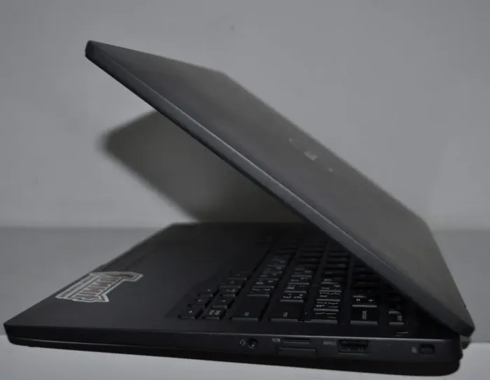 Ультрабук Dell Latitude 7400 / 14" (1920x1080) IPS / Intel Core i5-8265U (4 (8) ядра по 1.6 - 3.9 GHz) / 32 GB DDR4 / 256 GB SSD / Intel UHD Graphics / WebCam / Windows 11 Pro б/в - зображення 8