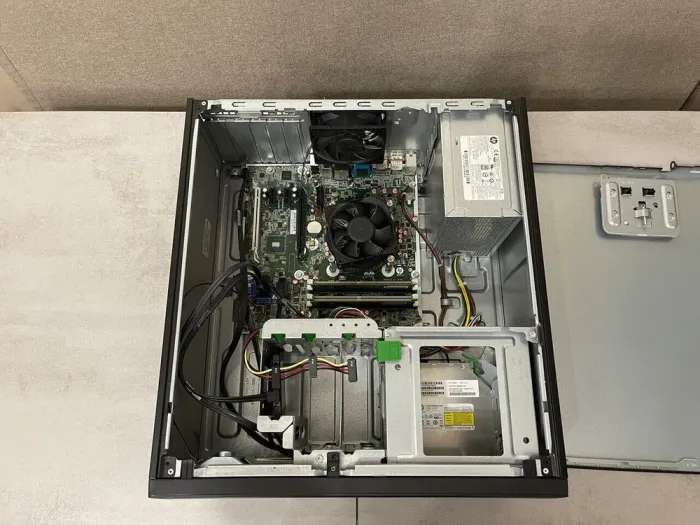 Комп'ютер HP EliteDesk 800 G2 Tower / Intel Core i5-6500 (4 ядра по 3.2 - 3.6 GHz) / 8 GB DDR4 / 256 GB SSD / Intel HD Graphics 530 / DVD-ROM / VGA б/в - зображення 6