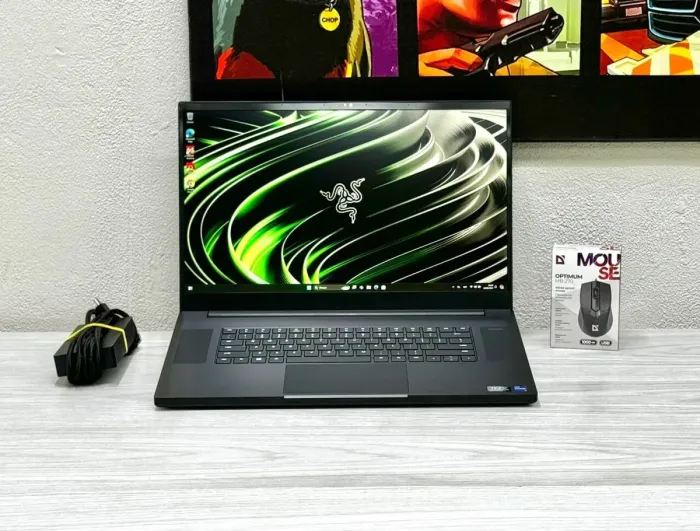 Ігровий ноутбук Б-клас Razer Blade RZ09-0406 / 17.3" (1920x1080) IPS / Intel Core i7-11800H (8 (16) ядер по 2.3 - 4.6 GHz) / 16 GB DDR4 / 1000 GB SSD / nVidia GeForce RTX 3060, 6 GB GDDR6, 192-bit / Win 11 Home б/в - зображення 2