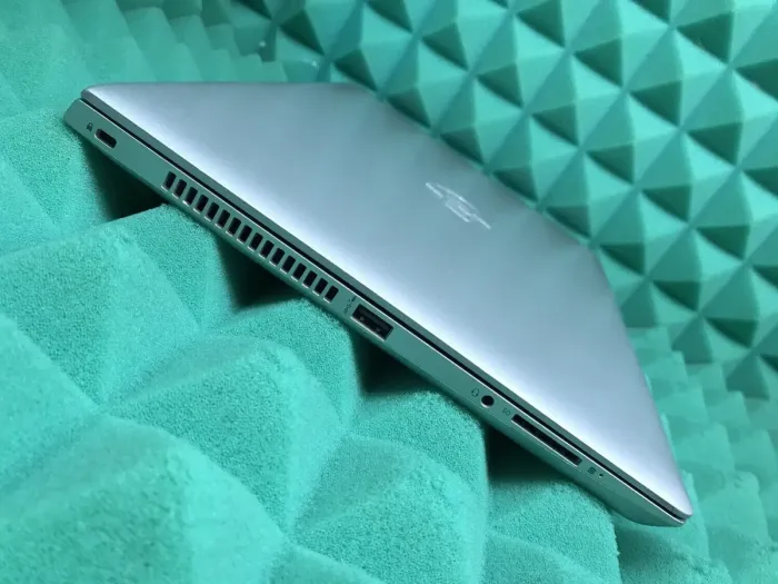 Ультрабук Б-клас HP ProBook 430 G5 / 13.3" (1366x768) TN / Intel Core i5-8250U (4 (8) ядра по 1.6 - 3.4 GHz) / 8 GB DDR4 / 128 GB SSD + 500 GB HDD / Intel UHD Graphics 620 / WebCam / Fingerprint / USB 3.1 / HDMI б/в - зображення 7