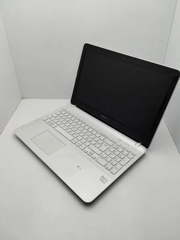 Ноутбук Б-клас Sony Vaio SVF156 / 15.6" (1366x768) TN / Intel Core i3-3217U (2 (4) ядра по 1.8 GHz) / 6 GB DDR3 / 500 GB HDD / nVidia GeForce GT 740M, 1 GB GDDR3, 128-bit / WebCam / АКБ не тримає б/в - зображення 5