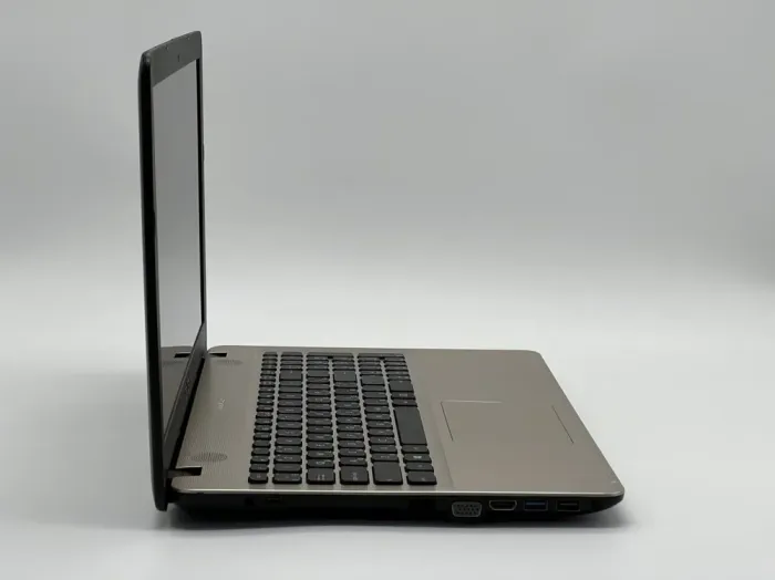 Ноутбук Asus R541N / 15.6" (1366x768) TN / Intel Core i3-6006U (2 (4) ядра по 2.0 GHz) / 8 GB DDR3 / 240 GB SSD / nVidia GeForce 920M, 2 GB DDR3, 64-bit / WebCam б/в - зображення 3