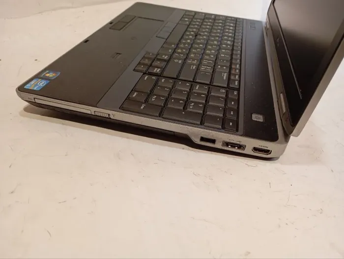 Ноутбук Б-клас Dell Latitude E6530 / 15.6" (1366x768) TN / Intel Core i5-3210M (2 (4) ядра по 2.5 - 3.1 GHz) / 8 GB DDR3 / 240 GB SSD / Intel HD Graphics 4000 б/в - зображення 5