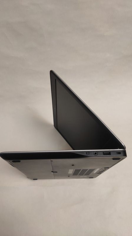 Ноутбук Dell Latitude E7440 / 14" (1366x768) TN / Intel Core i5-4310U (2 (4) ядра по 2.0 - 3.0 GHz) / 8 GB DDR3 / 256 GB SSD / Intel HD Graphics 4400 / WebCam / DVD-ROM б/в - зображення 6