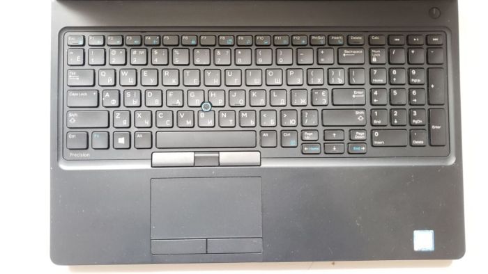 Мобільна робоча станція Б-класу Dell Precision 3520 / 15,6" (1920x1080) IPS / Intel Xeon E3-1505M v6 (4 (8) ядра по 3.0 - 4.0 GHz) / 16 GB DDR4 / 512 GB SSD M.2 / nVidia Quadro M620, 2 GB GDDR5, 128-bit / WebCam б/в - зображення 3