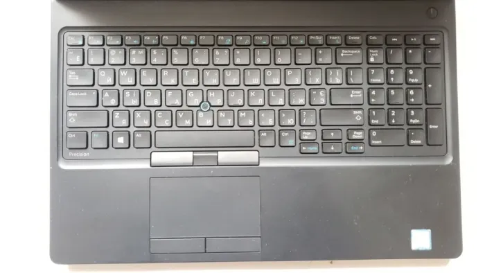 Мобільна робоча станція Б-класу Dell Precision 3520 / 15,6" (1920x1080) IPS / Intel Xeon E3-1505M v6 (4 (8) ядра по 3.0 - 4.0 GHz) / 16 GB DDR4 / 512 GB SSD M.2 / nVidia Quadro M620, 2 GB GDDR5, 128-bit / WebCam б/в - зображення 3