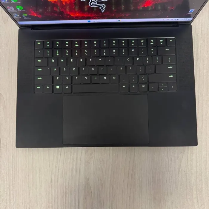 Ігровий ноутбук Razer Blade 16 RZ09-0483 / 16" (2560x1600) MiniLED / Intel Core i9-13950HX (24 (32) ядра по 2,2 - 5,5 ГГц) / 32 ГБ DDR5 / 2000 ГБ SSD NVMe / nVidia GeForce RTX 4090, 16 ГБ GDDR6, 256-біт / WebCam б/в - зображення 7