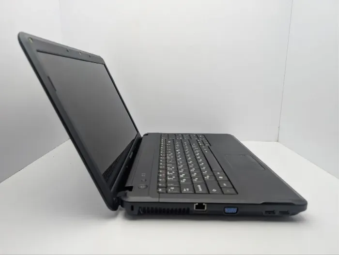 Ноутбук Lenovo G550 / 15,6" (1366x768) TN / Intel Pentium T4400 (2 ядра по 2,2 ГГц) / 6 ГБ DDR3 / 250 ГБ HDD / Intel Graphics 4000 / WebCam / DVD-ROM / АКБ не тримає заряд б/в - изображение 3
