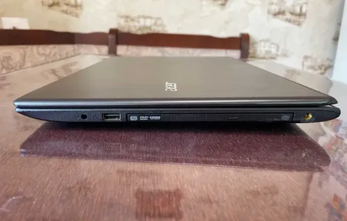 Ноутбук Acer Aspire E5-575G / 15.6" (1920x1080) IPS / Intel Core i5-7200U (2 (4) ядра по 2.5 - 3.1 GHz) / 8 GB DDR4 / 256 GB SSD / Intel HD Graphics 620 / WebCam б/в - зображення 7